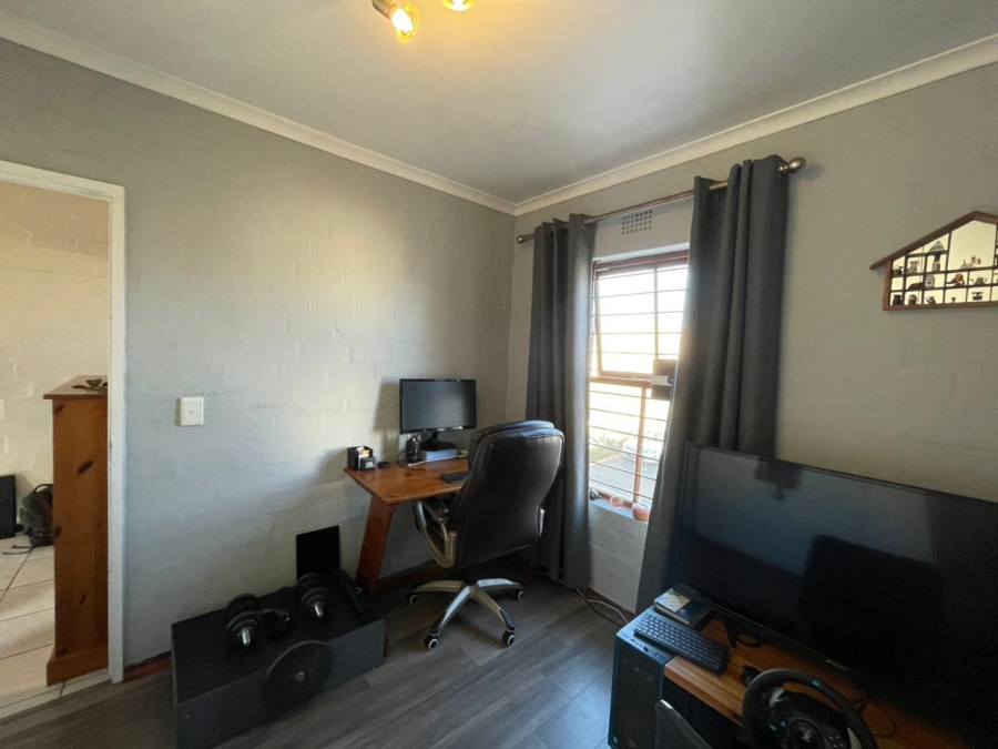 To Let 2 Bedroom Property for Rent in Parklands Western Cape